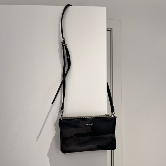 MATT & NAT Triplet Crossbody - Picture 1 of 4